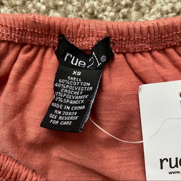 Off the Shoulder Top - Picture 3 of 3